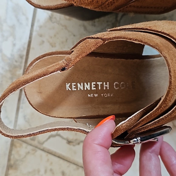 Kenneth Cole ladies cognac suede heels in 7.5. Very good condition - Picture 5 of 9